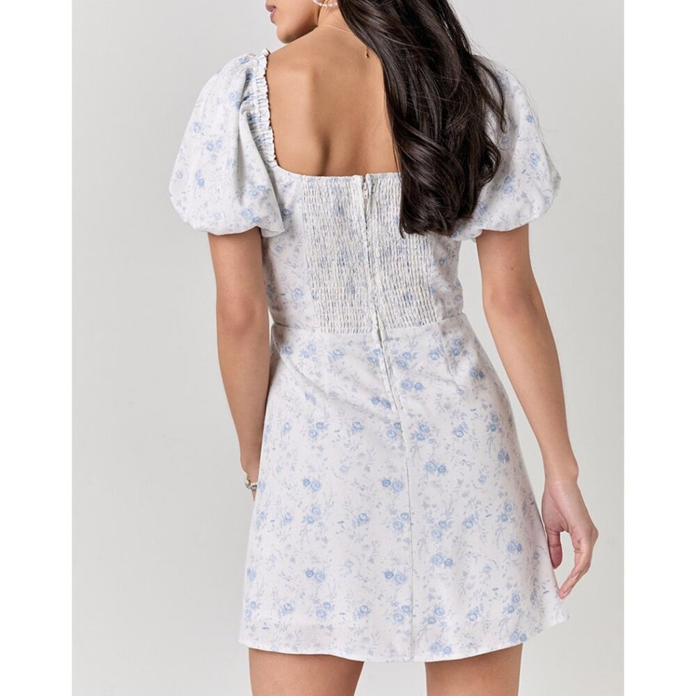 NEW Mi Ami Francesca's Erin Floral Square Neck Mini Dress L White Blue Cottage - Picture 3 of 15